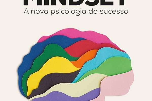 Capa do livro "Mindset: A Nova Psicologia do Sucesso", de Carol S. Dweck, Ph.D., publicada pela Editora Objetiva. A capa possui fundo em tom bege claro. Na parte superior aparece a frase "Um clássico da psicologia em versão revista e atualizada", seguida do nome da autora em destaque. No centro, o título "MINDSET" em letras pretas grandes e, logo abaixo, o subtítulo "A nova psicologia do sucesso". A ilustração principal é a silhueta de um cérebro humano formada por diversas camadas onduladas em cores vibrantes, como azul, verde, amarelo, laranja, vermelho, rosa, lilás e preto, simbolizando o desenvolvimento e a plasticidade da mente. Na parte inferior consta a informação de que o livro foi publicado anteriormente com outro título e, no canto inferior direito, aparece o logotipo da Editora Objetiva. A composição transmite a ideia de crescimento, aprendizagem e transformação pessoal.